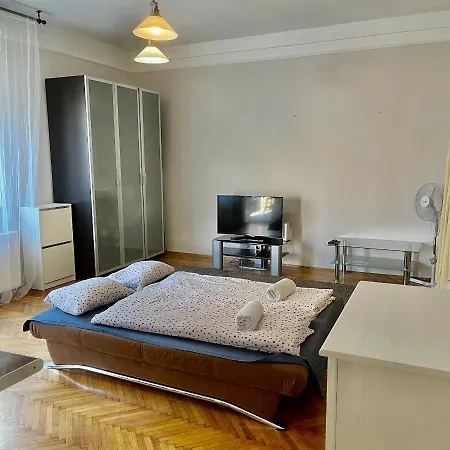 Elizabeth Bridge With Gellert-hill View Apartment *